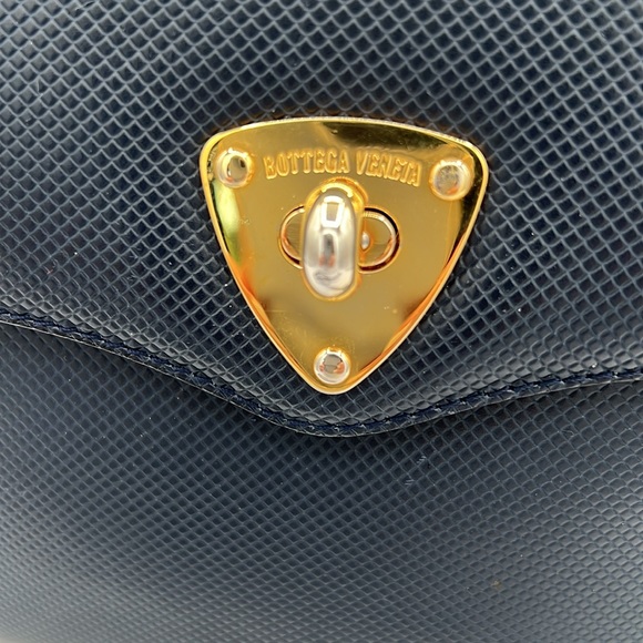 Bottega Veneta leather embossed top handle/crossbody handbag . Made in Italy - Picture 3 of 15